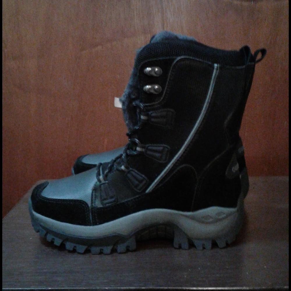 Snow boots